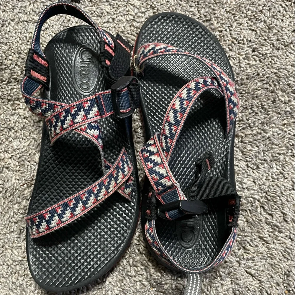 Chaco sandals Girls Size 4‎ Z/Cloud Aztec Pattern Outdoor Hiking Athletic shoes